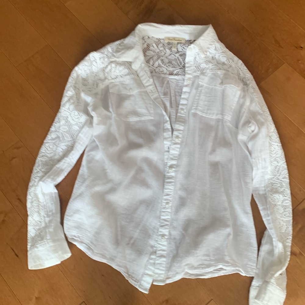 Lg 
White long sleeve blouse